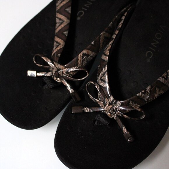 Vionic Sandal Womens Size 10 Geometrical Rest Bella II Toe Post Chevron Black - Picture 3 of 8